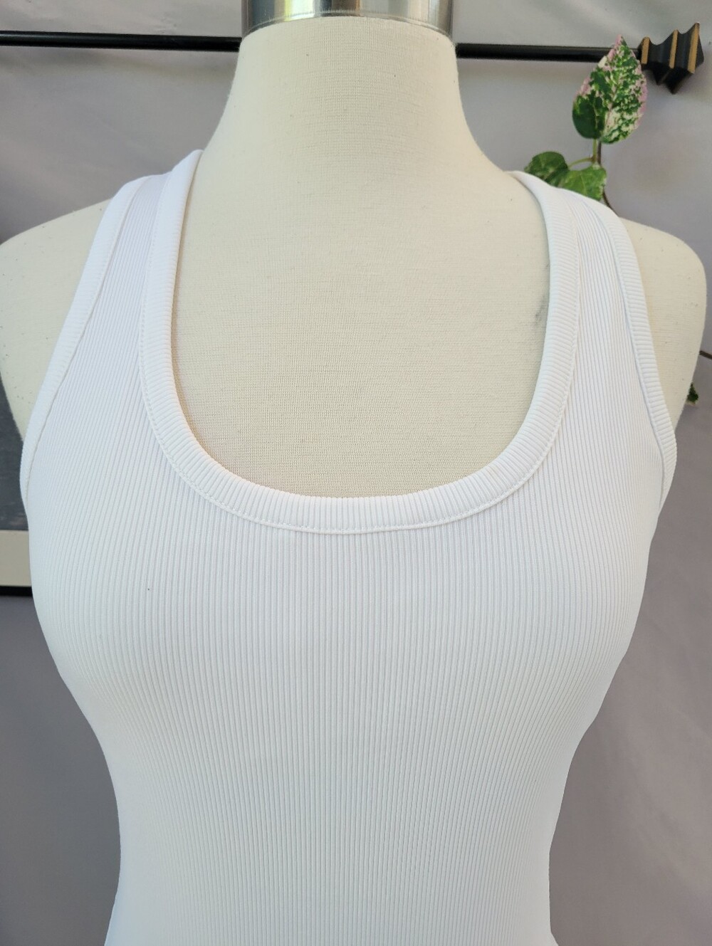 Electric Yoga Ribbed Racerback Tank Top in White S - Picture 3 of 12